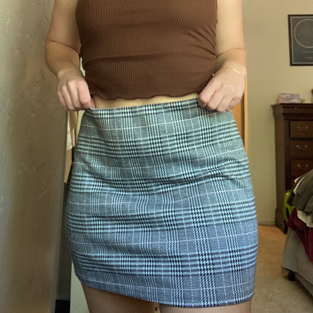 Elastic plaid mini skirt